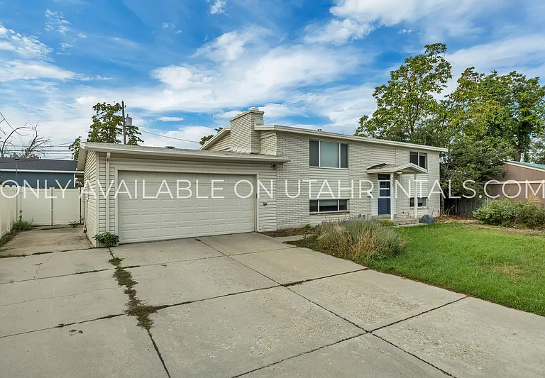 336 E Rena Ave — Photo 2