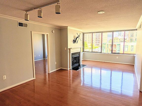 2nd image of 2220 Fairfax Dr APT 806