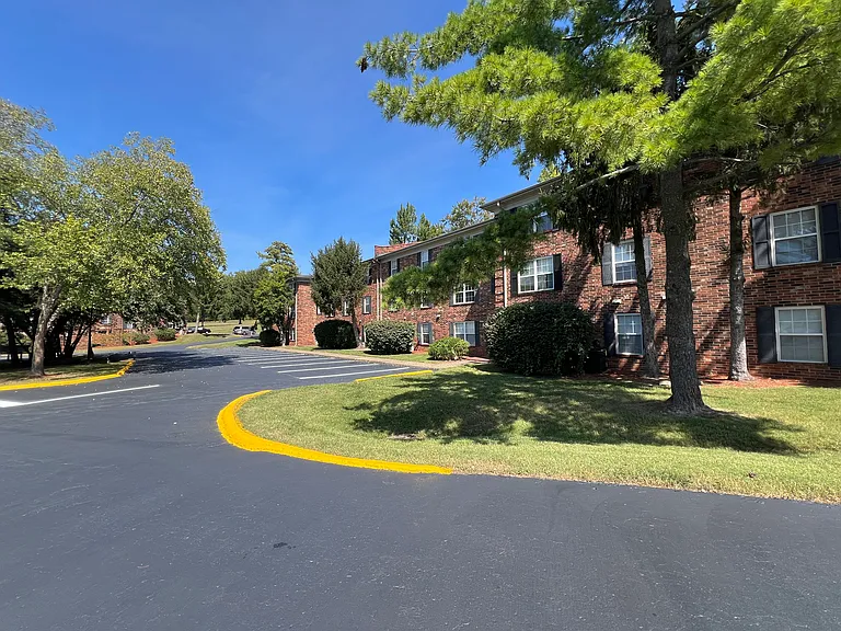 Countrybrook Apartments — Photo 78