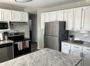 124 N Anderson Clos, Red Deer, AB T4R1E2