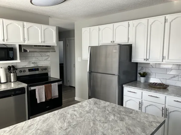 124 N Anderson Clos, Red Deer, AB T4R 1E2