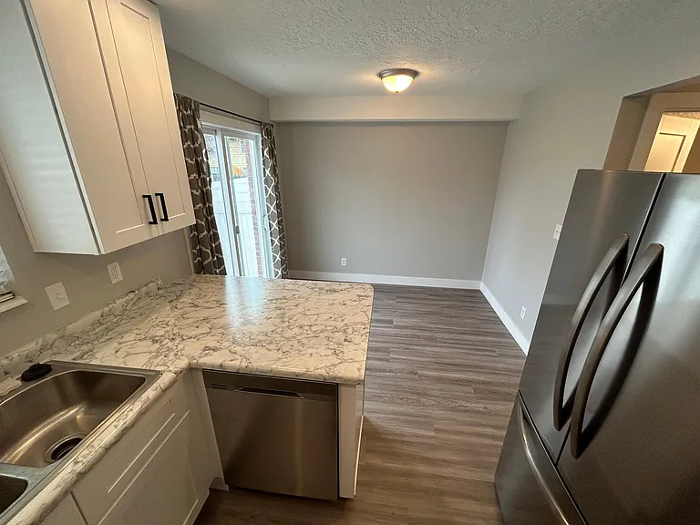 722 N 400 W #4 — Photo 7