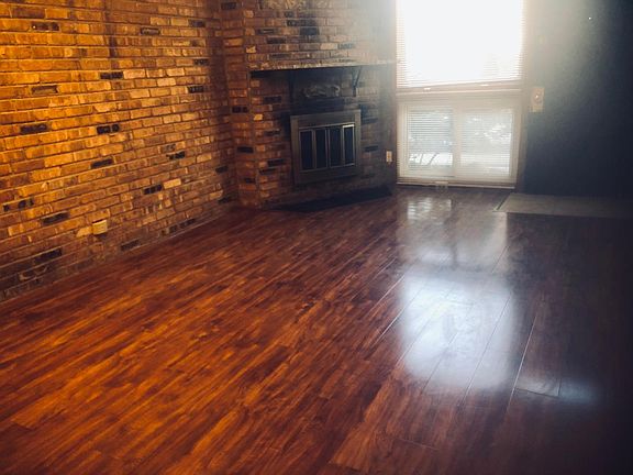 3rd image of 639 W Wellington Ave