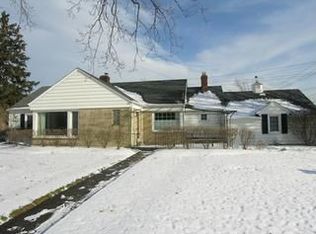 393 Morewood Pkwy, Rocky River, OH 44116