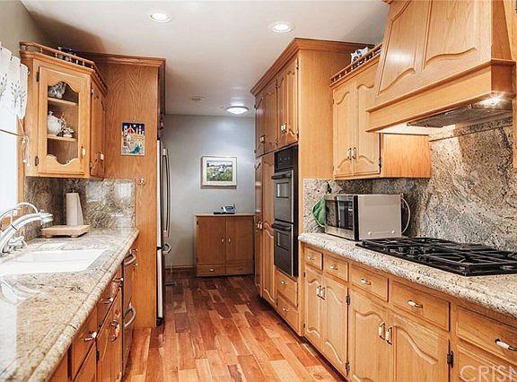 4th image of 3915 Ventura Canyon Ave