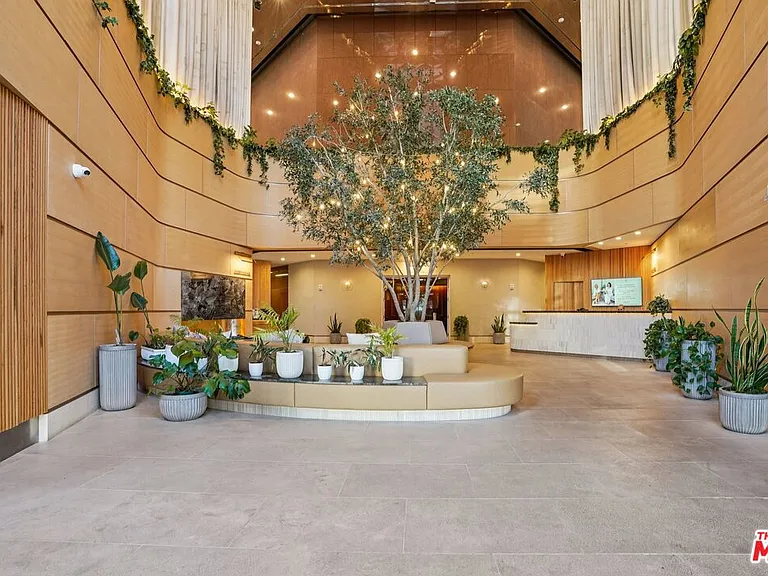 1100 Wilshire Blvd #2201 — Photo 37