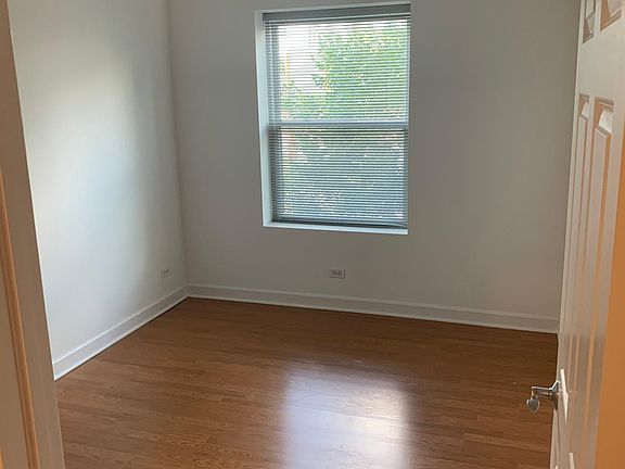 3rd image of 3958 N Avondale Ave #2