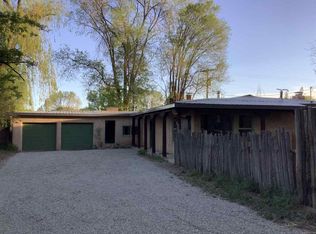107 Peacock Ln, Taos, NM 87571