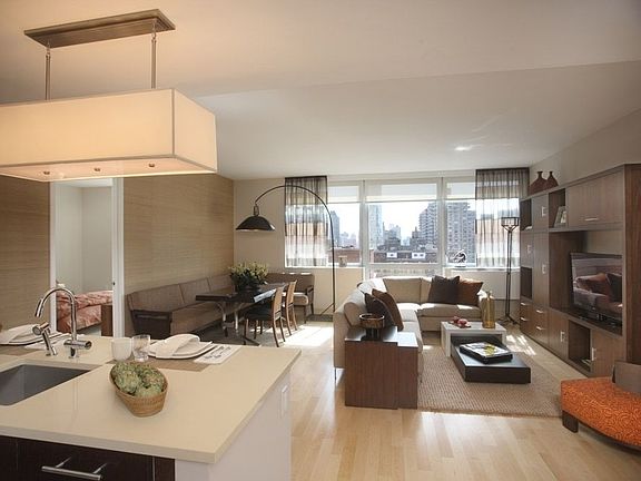 3rd image of 200 W 72nd St APT 17A