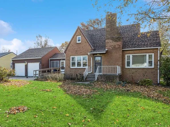 205 E 11th St, Tipton, IA 52772