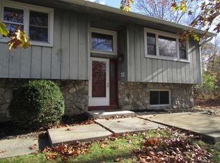 17 Regent Dr, Hopewell Junction, NY 12533