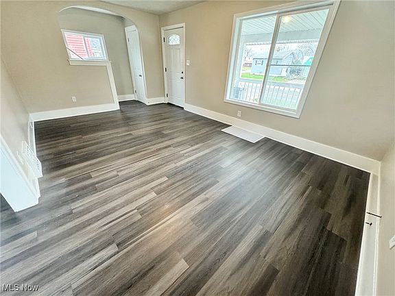 4th image of 1106 W 21st St
