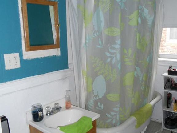 5th image of 922 Beacon St APT 23