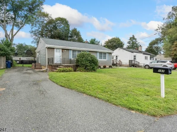 197 Lindley Ct, Andover Boro, NJ 07821
