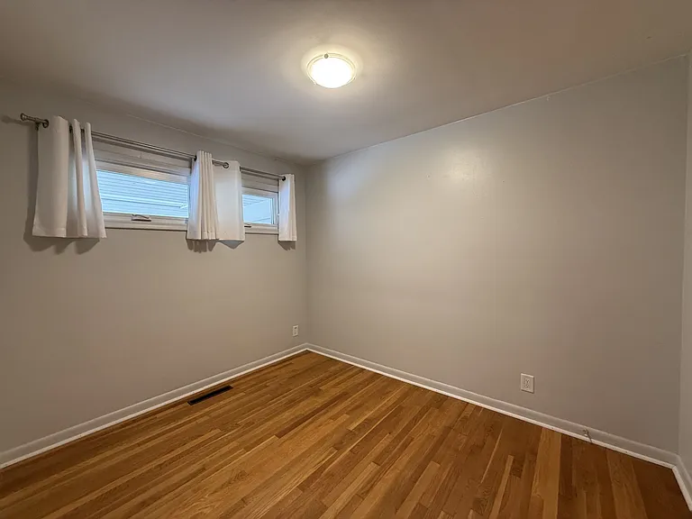 1630 Greenview Dr — Photo 7