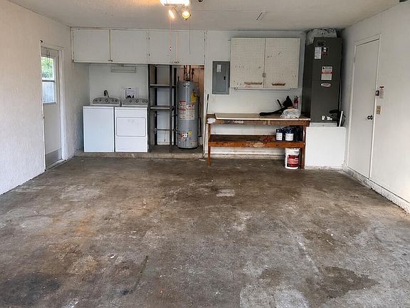 4th image of 250 Perth Ave