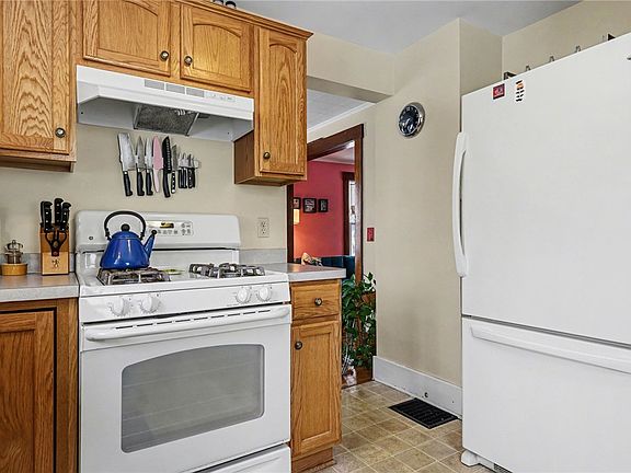 4th image of 82 Willmont St