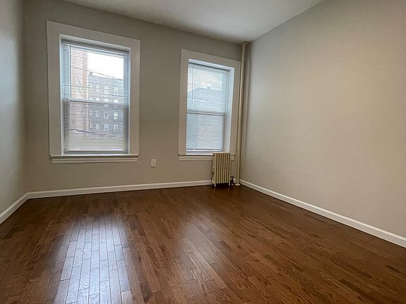 3rd image of 9 Bentley Ave APT 6