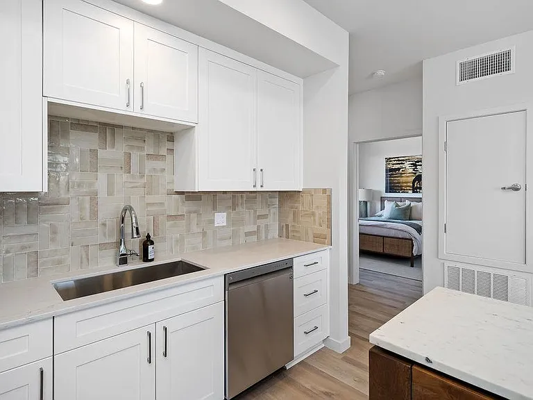 2475 Victoria Ave #305 — Photo 9