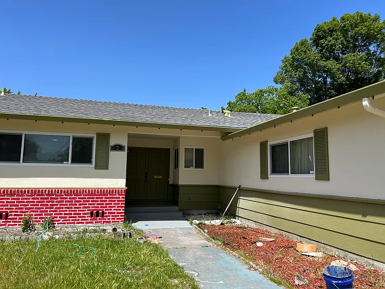 223 Lock Ct — Photo 1
