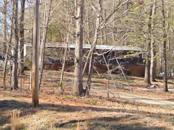 121 Harvick Ln
