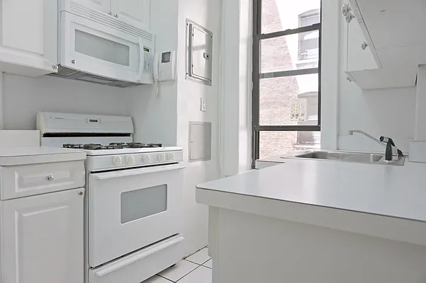 Rented by Metropolitan Equities | media 17