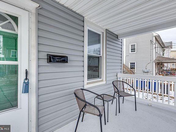 4th image of 400 Buttonwood St