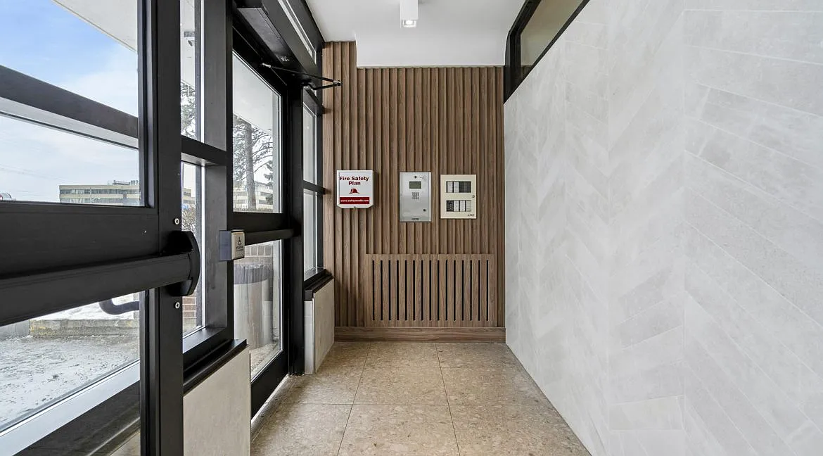 3875 Sheppard Avenue East — Photo 3