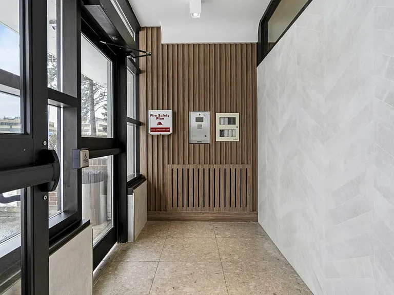 3875 Sheppard Ave E — Photo 3