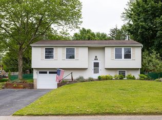 12 Rawhide Dr, West Henrietta, NY 14586