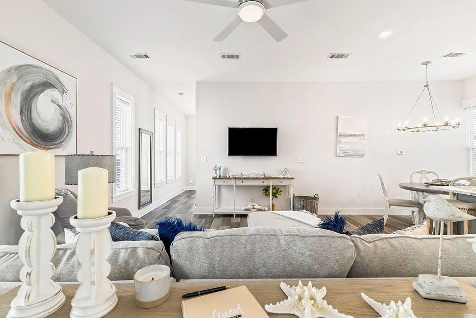 4 bed, 3.0 bath, 2303 sqft, $4,508 — Photo 4