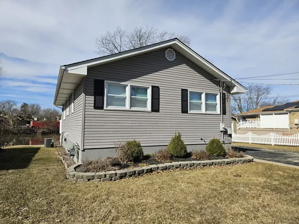 80 Mill St, Momence, IL 60954