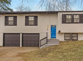 708 NE Westwind Dr, Lees Summit, MO 64086