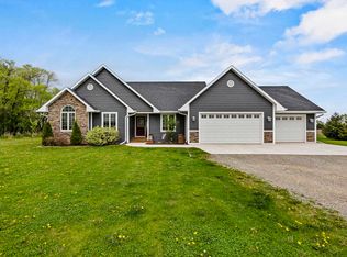 5580 Springbrook Rd, Omro, WI 54963