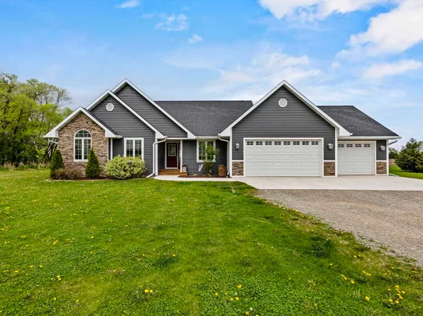 5580 Springbrook Rd, Omro, WI 54963