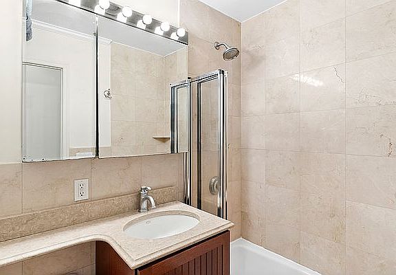 4th image of 84 Horatio St APT 1C