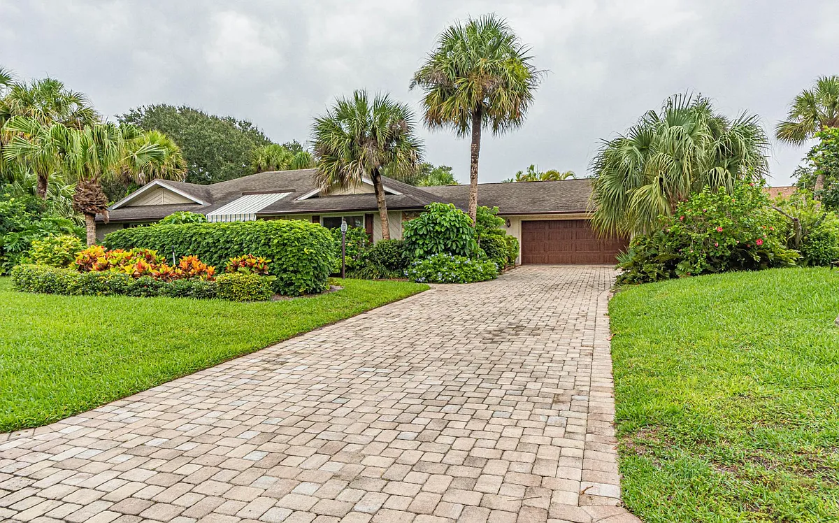 Building Photo - 1310 Shorewinds Ln