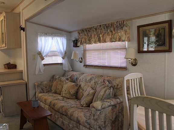 3rd image of 79 Maple Wood Ln