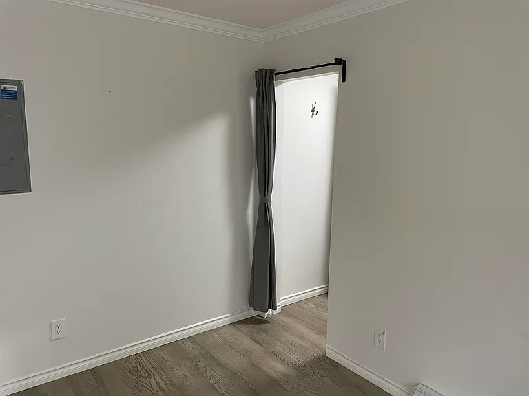 1550 Marine Dr #103 — Photo 9