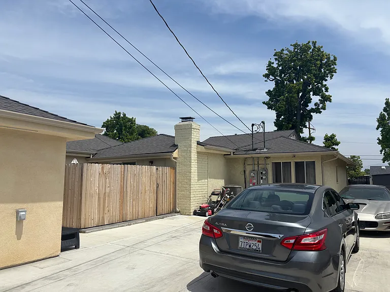10931 Hayvenhurst Ave — Photo 14