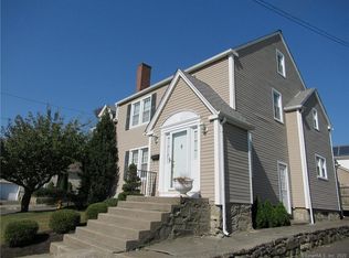 384 Savoy St, Bridgeport, CT 06606