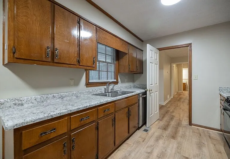 1151 Brookwood Dr — Photo 11