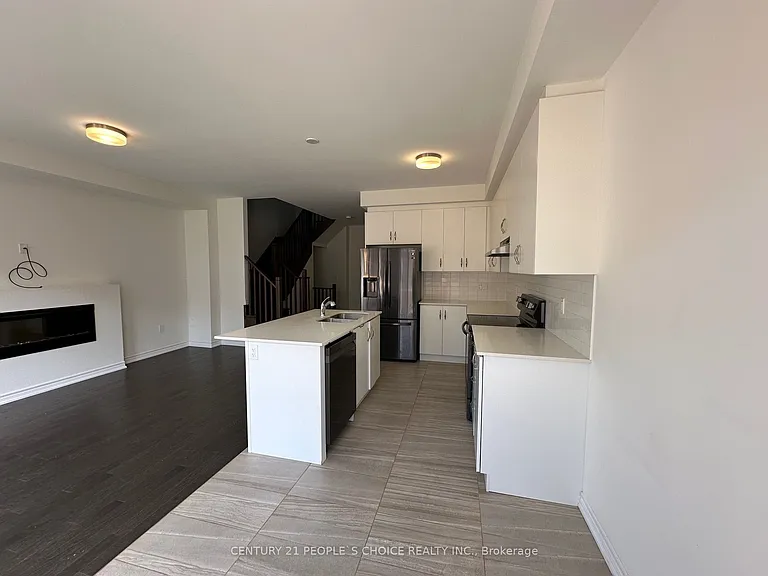 1471 Blackmore St — Photo 20