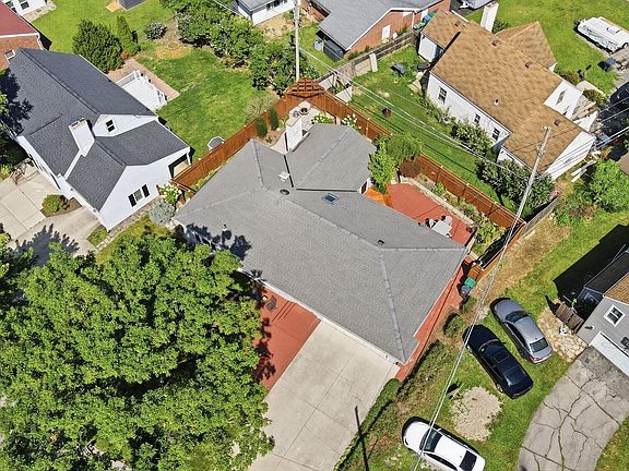 3rd image of 202 S Westwood Dr