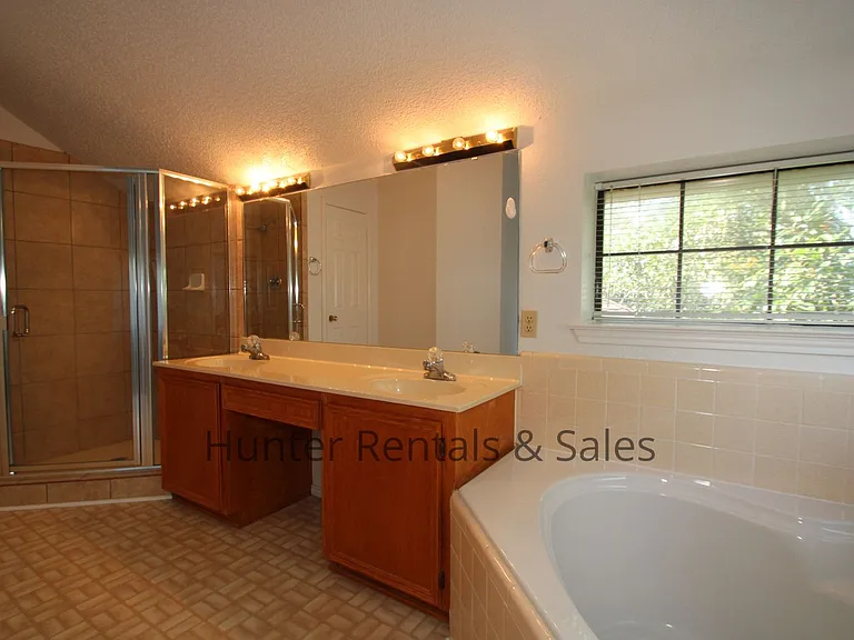 300 Sioux Cir — Photo 13