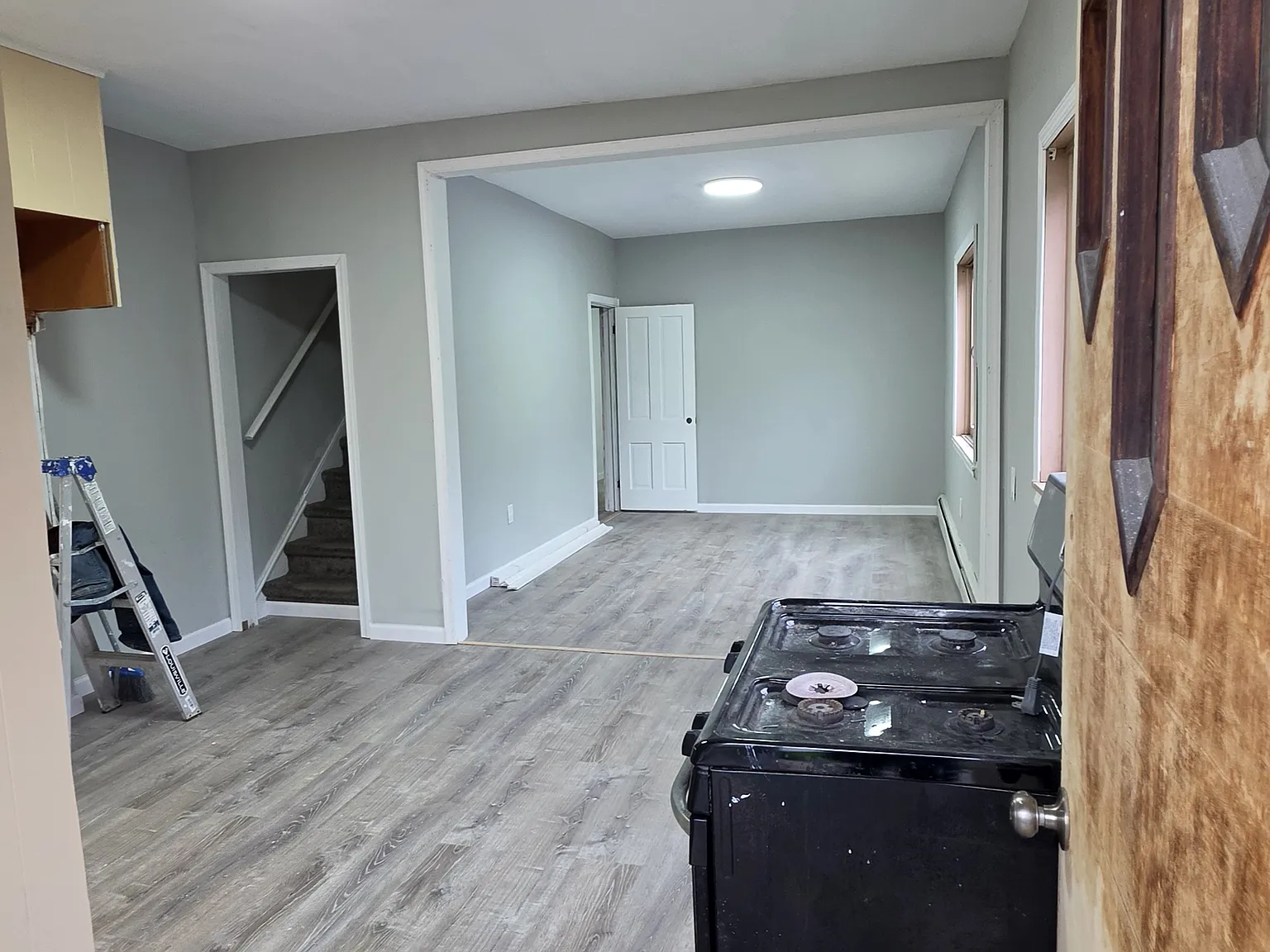 3 bed, 1100 sqft, $1,300 — Photo 3