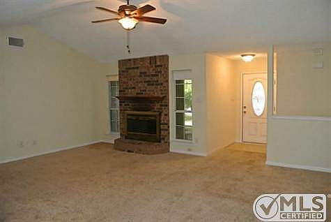 3rd image of 810 Quail Brook Dr