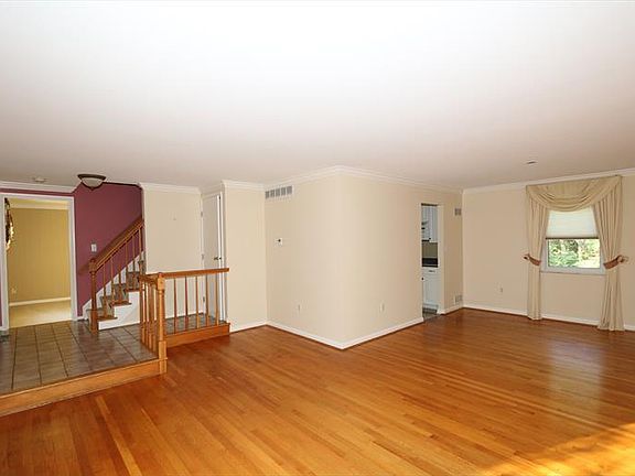3rd image of 9217 Pilgrim Ct