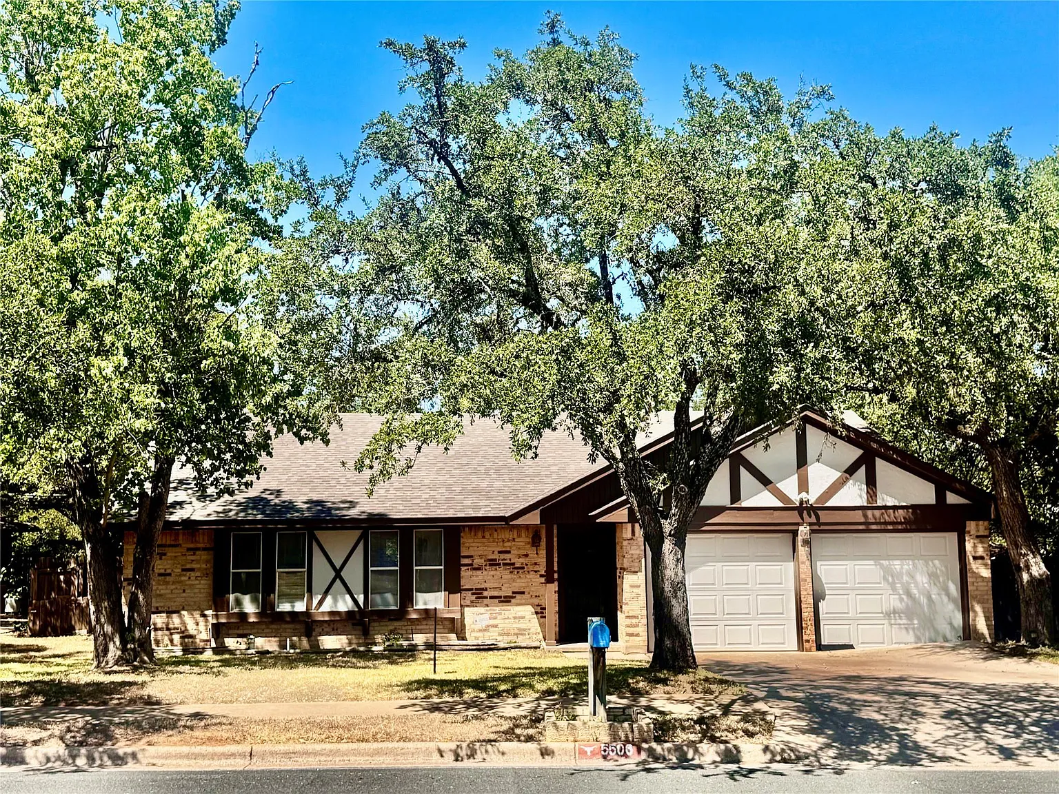 3 bed, 2.0 bath, 1417 sqft, $2,495 — Photo 1