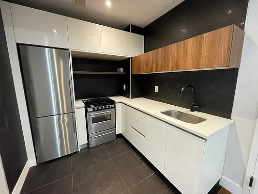 Rented by Tapiro Realty | media 6